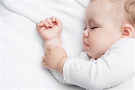 What Age Can Babies Sleep With Pillow at joshuamfsantana blog