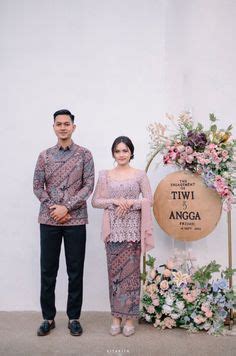 Pin by Siskamangenda on Seragam in 2024 | Engagement photography poses, Engagement poses ...