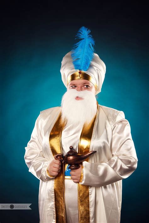 Aladdin - Sultan | Sultan aladdin, Aladdin cosplay, Disney halloween costumes