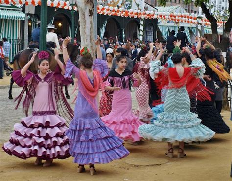 La Feria de Sevilla | Feria de sevilla, Feria, Moda flamenca