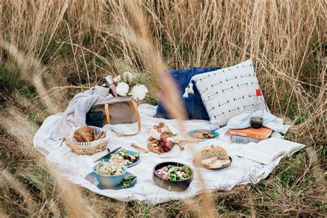 Picnic by the Lake - The Lakelander