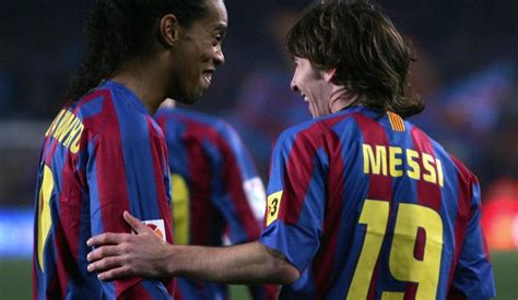 Head to head: Messi and Ronaldinho | UEFA Champions League | UEFA.com