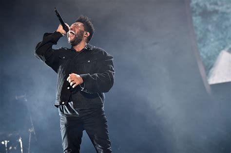 The Weeknd Will Perform Entirely Live at the Super Bowl in an Increasingly Rare Move - Newsweek