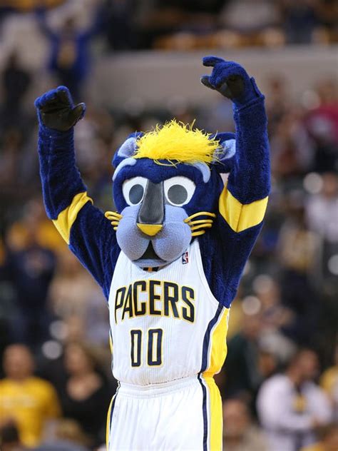 Pacers mascot 'mini' Boomer loses his head