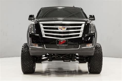 Lifted 750 hp Escalade: How They Should Come From Cadillac