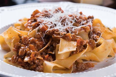 Ragù Alla Bolognese Recipe: This Easy Bolognese Sauce Recipe Is Italian ...