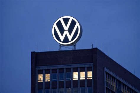 Volkswagen slumps after weak 2024 revenue outlook | Seeking Alpha