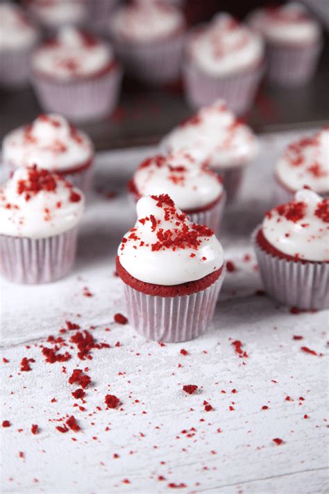 Mini red velvet cupcakes with cream cheese frosting - A Mummy Too