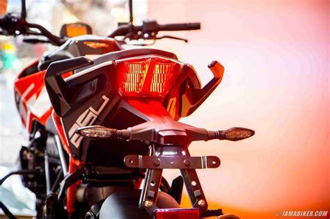 KTM Duke 250 brake light on | IAMABIKER