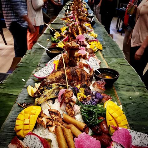 Chicago's Sunda offers Filipino "Kamayan" Feast - GoodNewsPilipinas.com