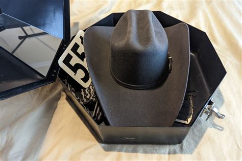 Cowboy Hats: Creases, Crowns, Shapes & Styles - Horse Rookie