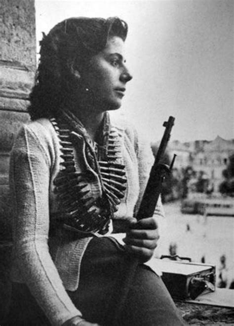 30 Vintage Photos of Beautiful Female Partisans and Resistance Fighters ...