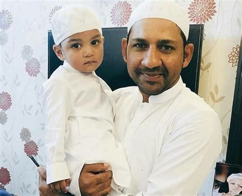 Former Captain Of Pakistan Cricket Team Sarfaraz Ahmed With his Son ...