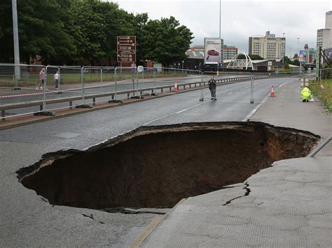 Manchester sinkhole becomes unlikely tourist attraction | The ...