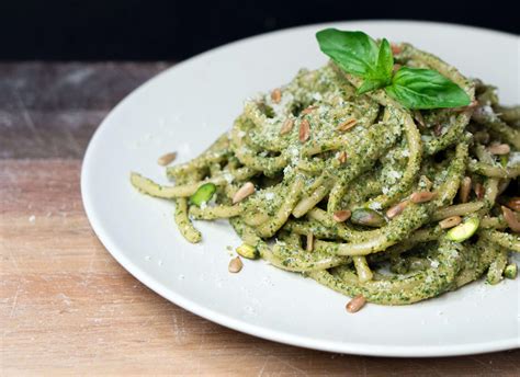 Pesto trenette pasta - Italian dish recipe - HubKnot