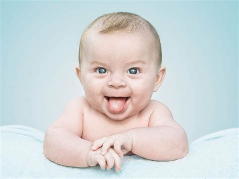bébé tire la langue | humour neuf mois | Bebe, Prenom garcon et Petit garçon