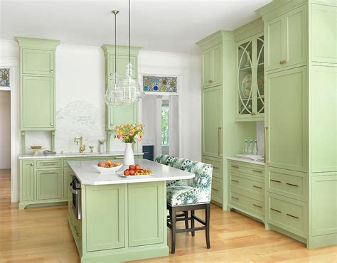 Modern Color Splash: Gorgeously Green Kitchen Cabinets that Usher in Warmer Months