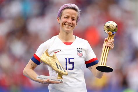 Rapinoe Wife - Megan Rapinoe Praises Her Fiancee Sue Bird For Serving As The Team Usa Flag ...