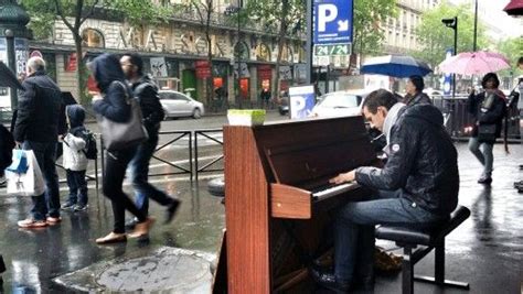 Playing piano in the rain in Paris | Playing piano, Piano, Scenes