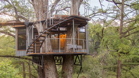 Texas treehouse offers luxurious lodging