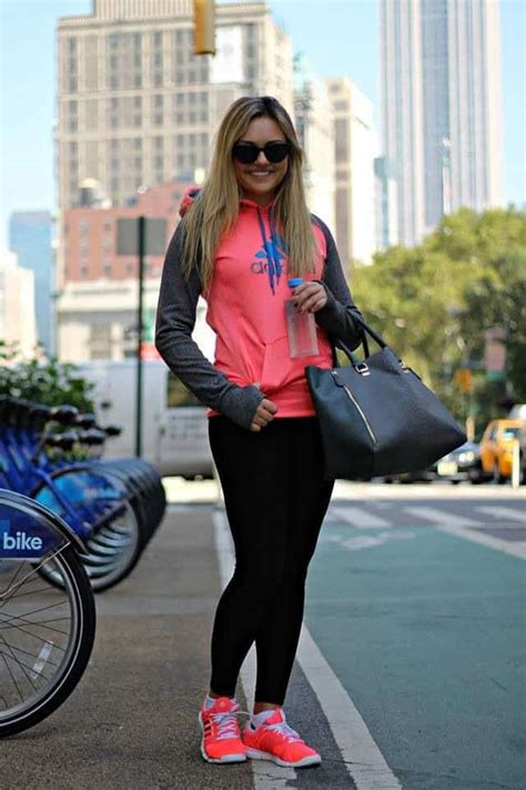 Yoga Pants Outfits-18 Ways to Wear Yoga Pants for Chic Look