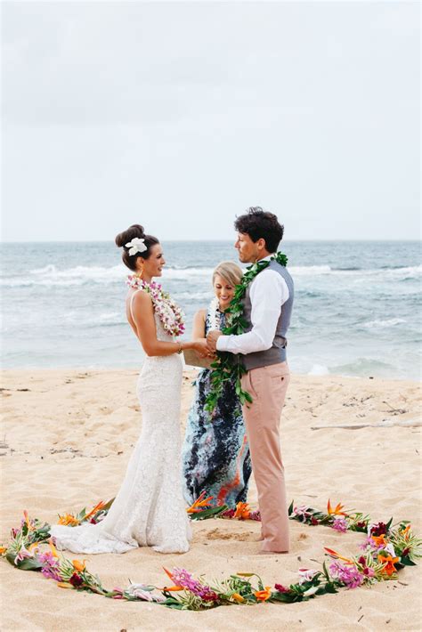 How to Plan Elopement Wedding in Kauai, Hawaii | Hawaiian wedding ...