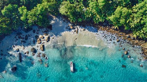 WALLPAPERS HD: Silhouette Island Beach