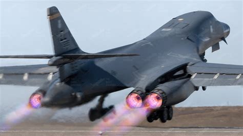 US $320 Million B-1 Lancer Takeoff With Maximum Ordnance Load - YouTube