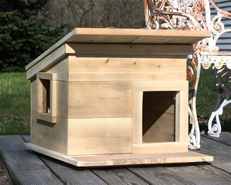 Outdoor Cat House Shelter from Touchstone Pet