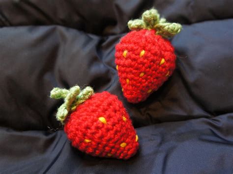 A Bunch Of Buttons: Strawberry Amigurumi