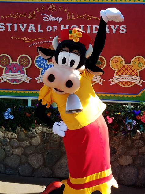 Clarabelle Cow - Walt Disney Theme Parks Photo (41421920) - Fanpop - Page 4
