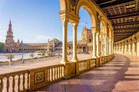 La Plaza de España, un símbolo de la unión de naciones en Sevilla