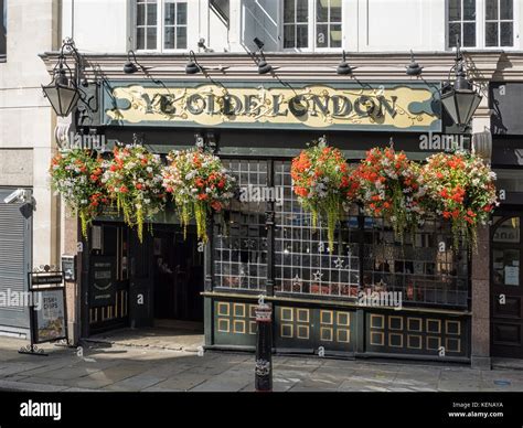 YE OLDE LONDON PUB: A traditional 18th Century London pub on Ludgate ...