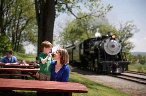 The Scenic Train Ride In Pennsylvania That Runs Year-Round