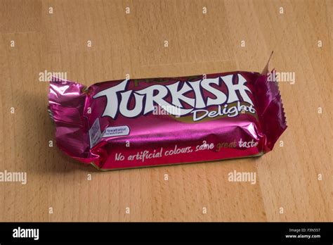 Frys Turkish delight chocolate bar Stock Photo - Alamy