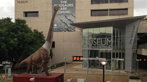 New dinosaur installed at Queensland Museum