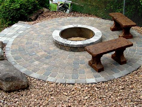 Backyard Fire Pit Designs | A Creative Mom