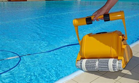 How to Use Robotic Pool Cleaners - Pooltronixs