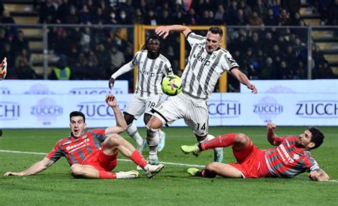 Juventus score late winner at Cremonese to continue winning run | Reuters