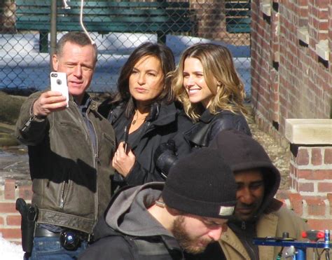 'Law & Order: SVU,' 'Chicago P.D.' crossover episode films in Astoria ...