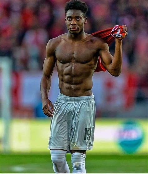 Alphonso Davies ladies and... - The Bayern Times - BM.DNA | Facebook