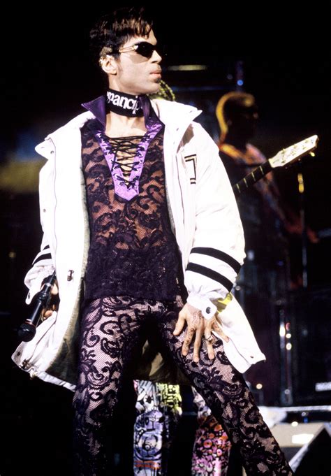 A Look Back At Prince's Most Iconic Style Moments in Photos Men's ...