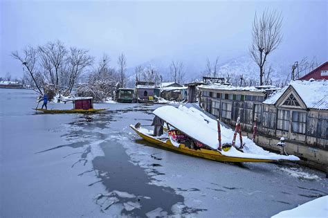 In photos: Jammu and Kashmir receives heavy snowfall, Srinagar airport closed for second day