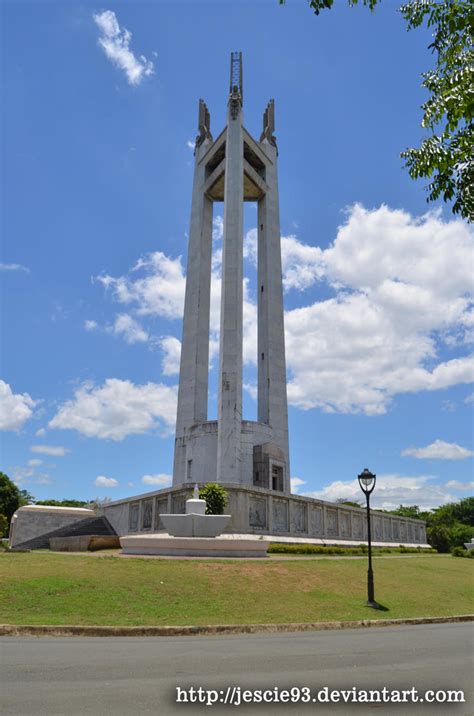 Quezon city circle monument by jescie93 on DeviantArt