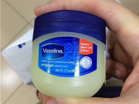 People are using Vaseline on their acne — and it actually works ...