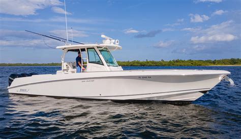 2015 Boston Whaler 350 Outrage Center Console for sale - YachtWorld