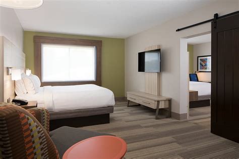 HOLIDAY INN EXPRESS LOUISVILLE NORTHEAST, AN IHG HOTEL $108 ($̶1̶5̶9̶ ...