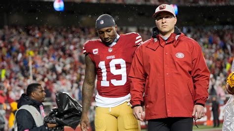 49ers receiver Deebo Samuel leaves playoff game vs. Packers with shoulder injury