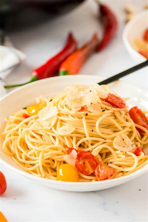 Spaghetti Aglio e Olio - Authentic Italian recipe - Boulder Locavore