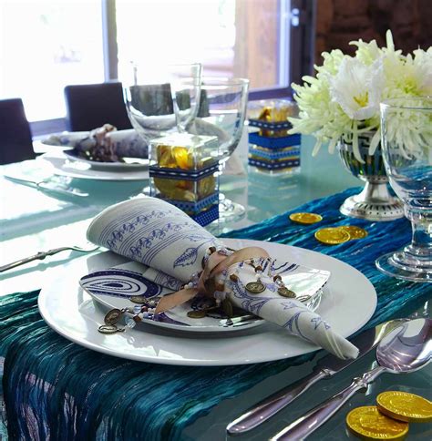 13 Hanukkah Table Decor Ideas for an Elegant Holiday Display